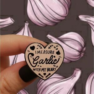 ♥️I measure garlic with my heart enamel pin